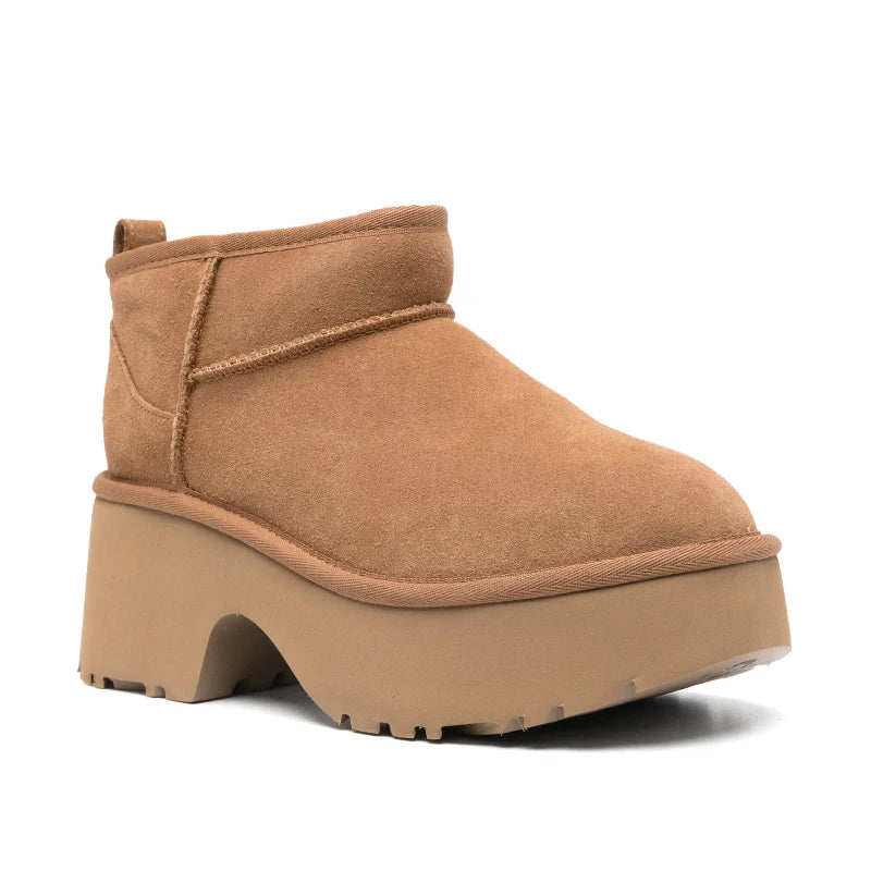 Bottines d'hiver femme élégantes en daim marron, plateformes épaisses et doublure chaude en peau de mouton.