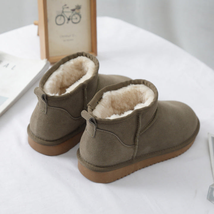 Bottines de mode pour femmes, style automne-hiver, alliant confort douillet et look tendance.