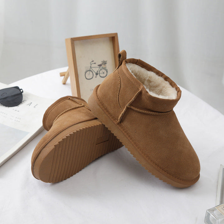 Paire de bottines d'hiver pour femmes, design moderne pour un look élégant et décontracté en toute occasion.