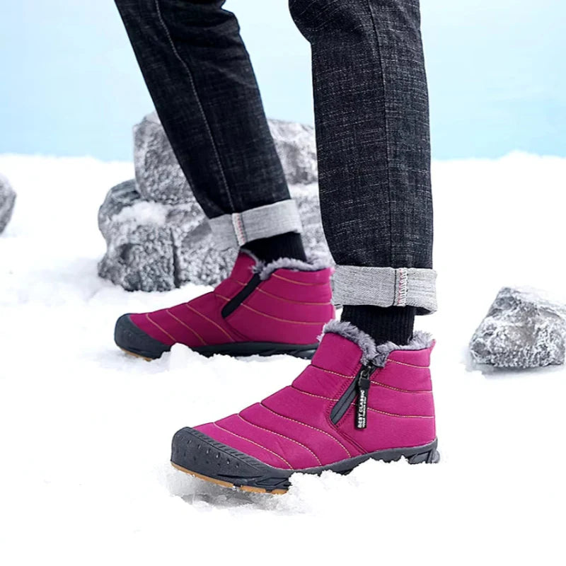 Vue latérale élégante des bottines d'hiver, soulignant leur design et leur fabrication imperméable de qualité.
