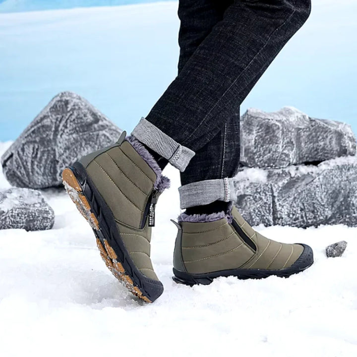 Bottines imperméables, idéales pour garder les pieds au sec et au chaud lors de vos sorties hivernales.