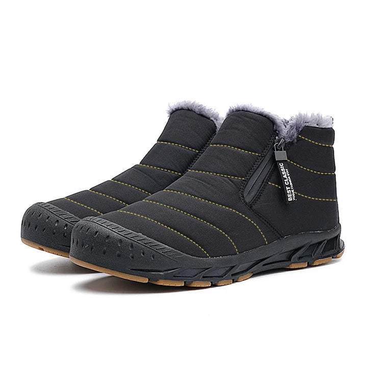 Bottines antidérapantes pour l'hiver, assurant sécurité et stabilité sur les surfaces enneigées et verglacées.