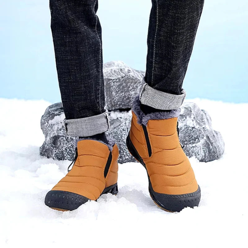 Intérieur des bottines d'hiver avec fourrure épaisse, garantissant chaleur et confort exceptionnels.