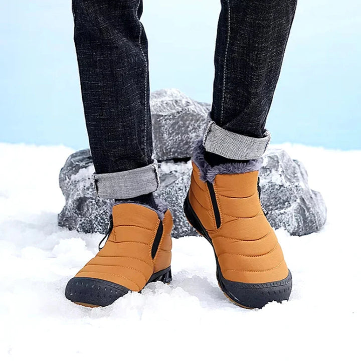 Intérieur des bottines d'hiver avec fourrure épaisse, garantissant chaleur et confort exceptionnels.