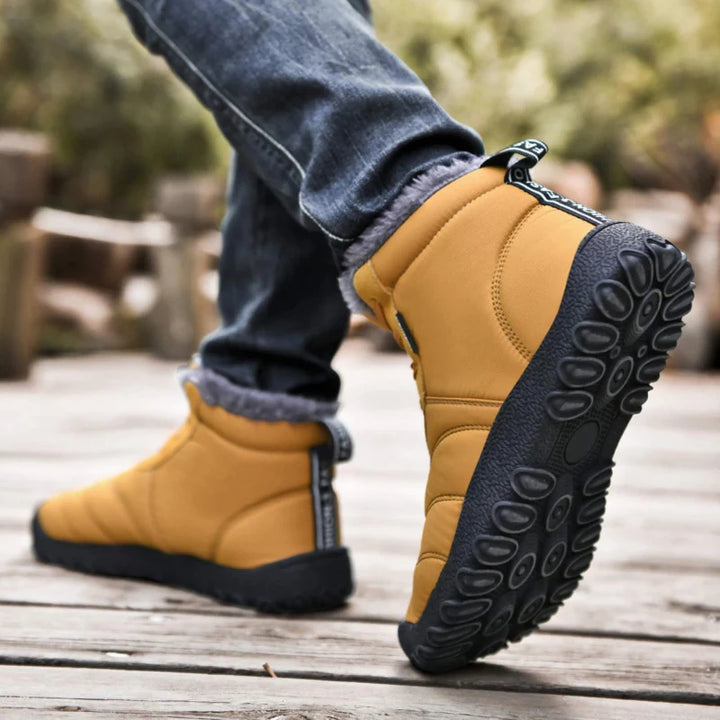 Mode hiver: bottines chaudes et confortables pieds nus, design unisexe, parfaites pour le froid.