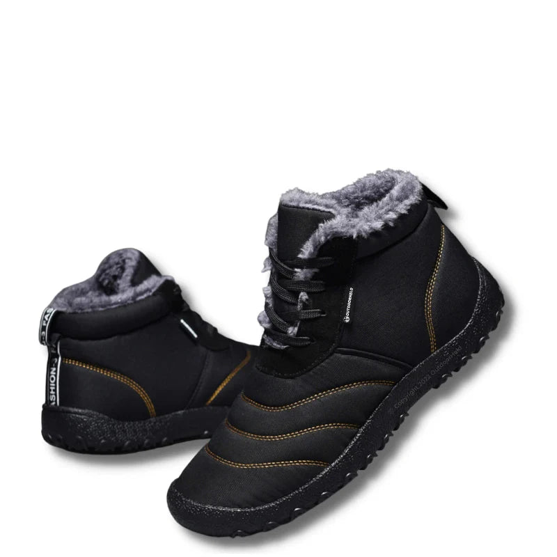 Gros plan sur bottines hiver unisexes polaire, semelle souple et antidérapante pour un confort pieds nus.