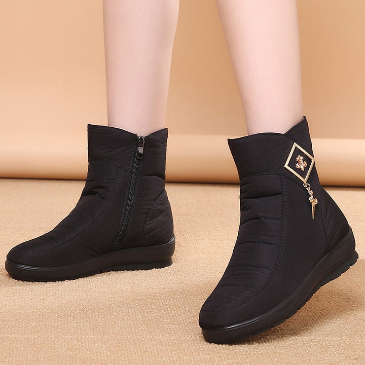 Bottines de neige pour femme, combinant style moderne, chaleur et une plateforme confortable pour l'hiver.