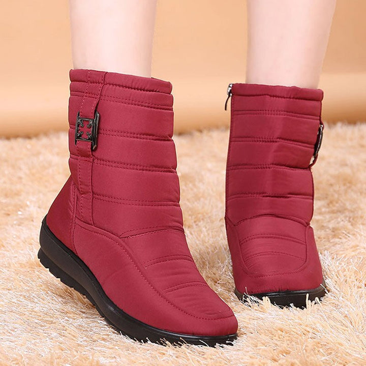 Bottines hiver imperméables femme, avec fourrure douce et plateforme, parfaites pour le confort urbain ou montagnard.