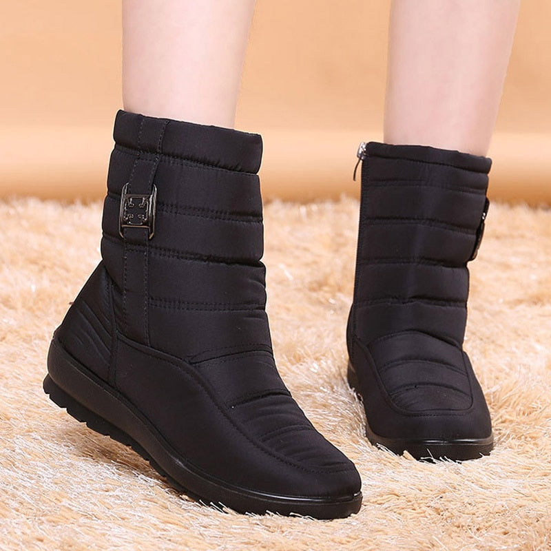 Bottines femme élégantes pour la neige, avec plateforme tendance, idéales pour les sorties hivernales.