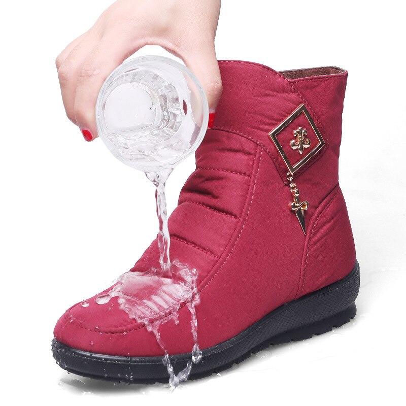 Bottines chaudes femme avec semelle antidérapante, indispensables pour affronter la neige en toute sécurité.