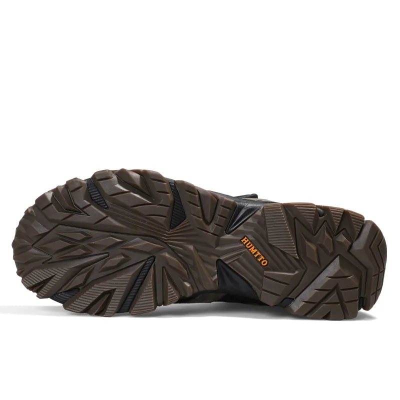 Chaussures de marche robustes et confortables pour hommes, parfaites pour la randonnée hivernale et l'exploration outdoor.