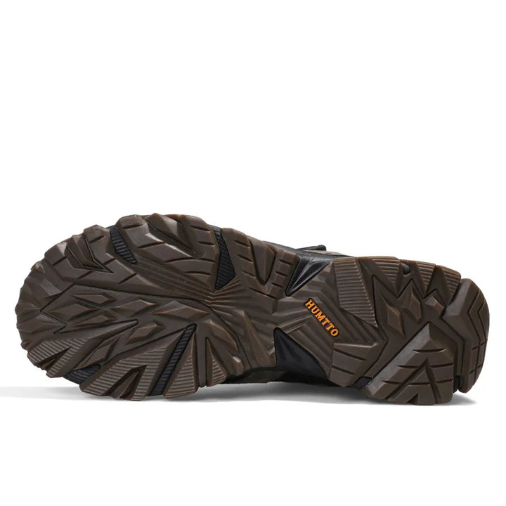 Chaussures de marche robustes et confortables pour hommes, parfaites pour la randonnée hivernale et l'exploration outdoor.