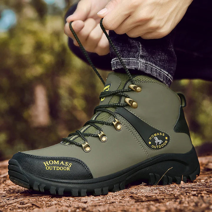 Chaussures de randonnée étanches et protectrices, idéales pour l'aventure en extérieur, hommes et femmes.