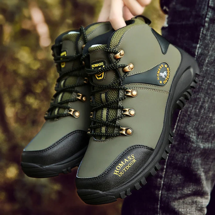 Bottines de trekking antidérapantes, offrant sécurité et adhérence sur sentiers humides et terrains difficiles.