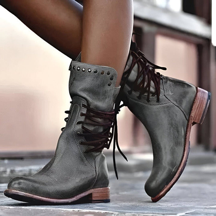 Belles bottes femme élégantes, offrant confort et style chic pour les journées froides. Chaussures d'hiver.