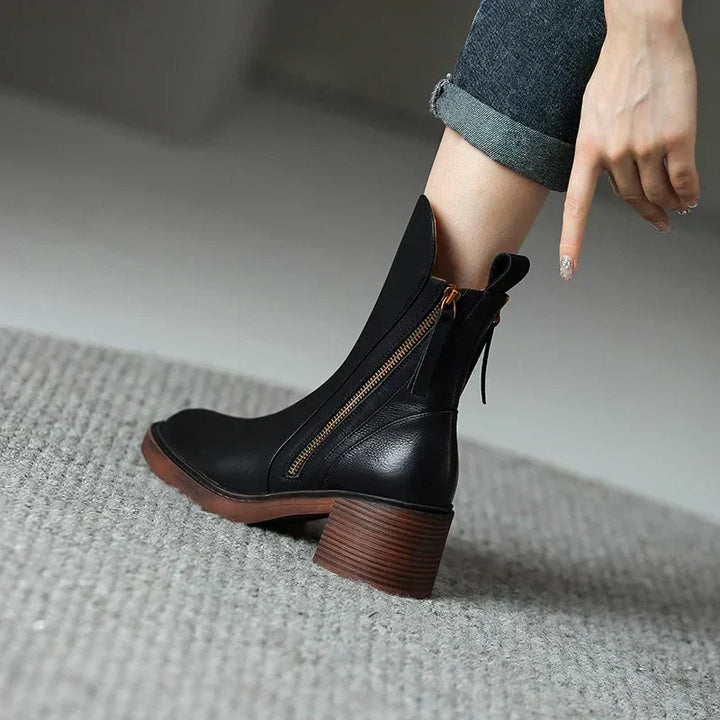 Bottines femme marron polyvalentes, idéales pour l'automne-hiver, allient mode, confort et élégance.