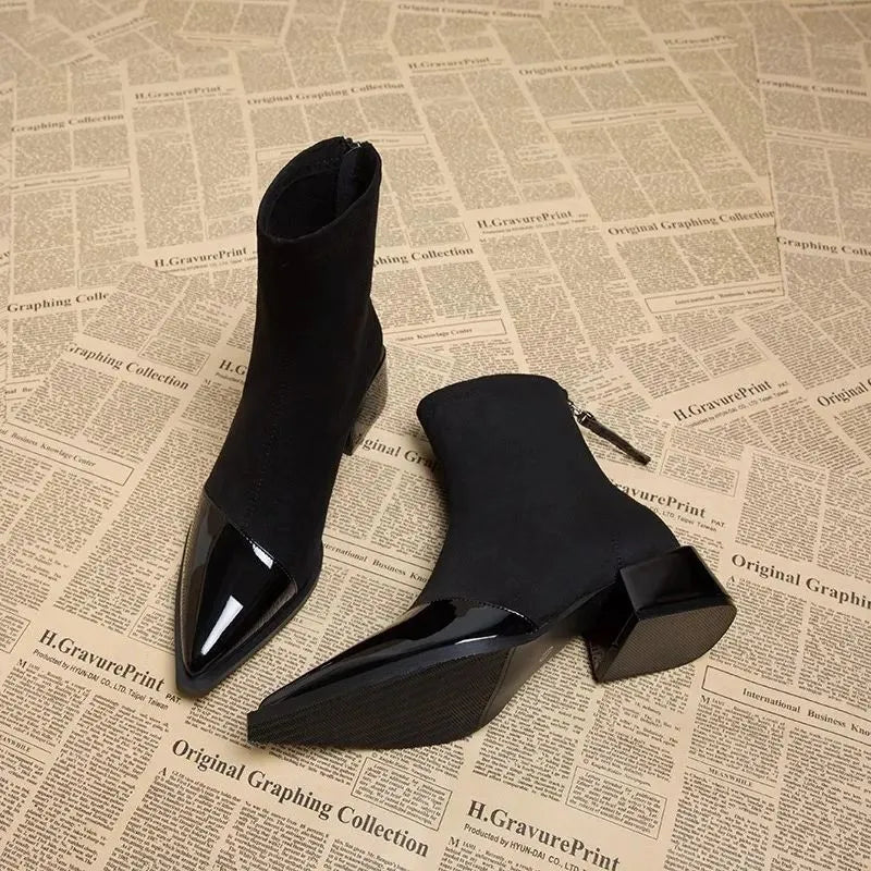 Chaussures bottines femme mode, élégantes pour la ville et les soirées, talon bloc sophistiqué.