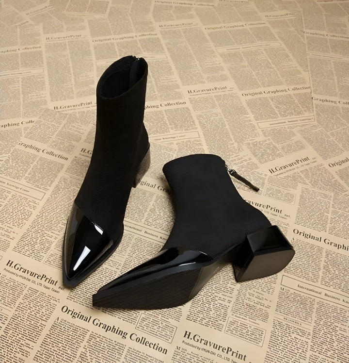Bottines femme noires avec ornements scintillants, talon carré confortable pour un look tendance.