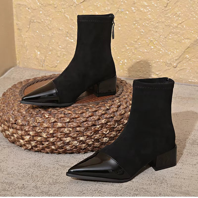Bottines élégantes femme, talon bloc stable pour une marche confortable, style hiver et automne.