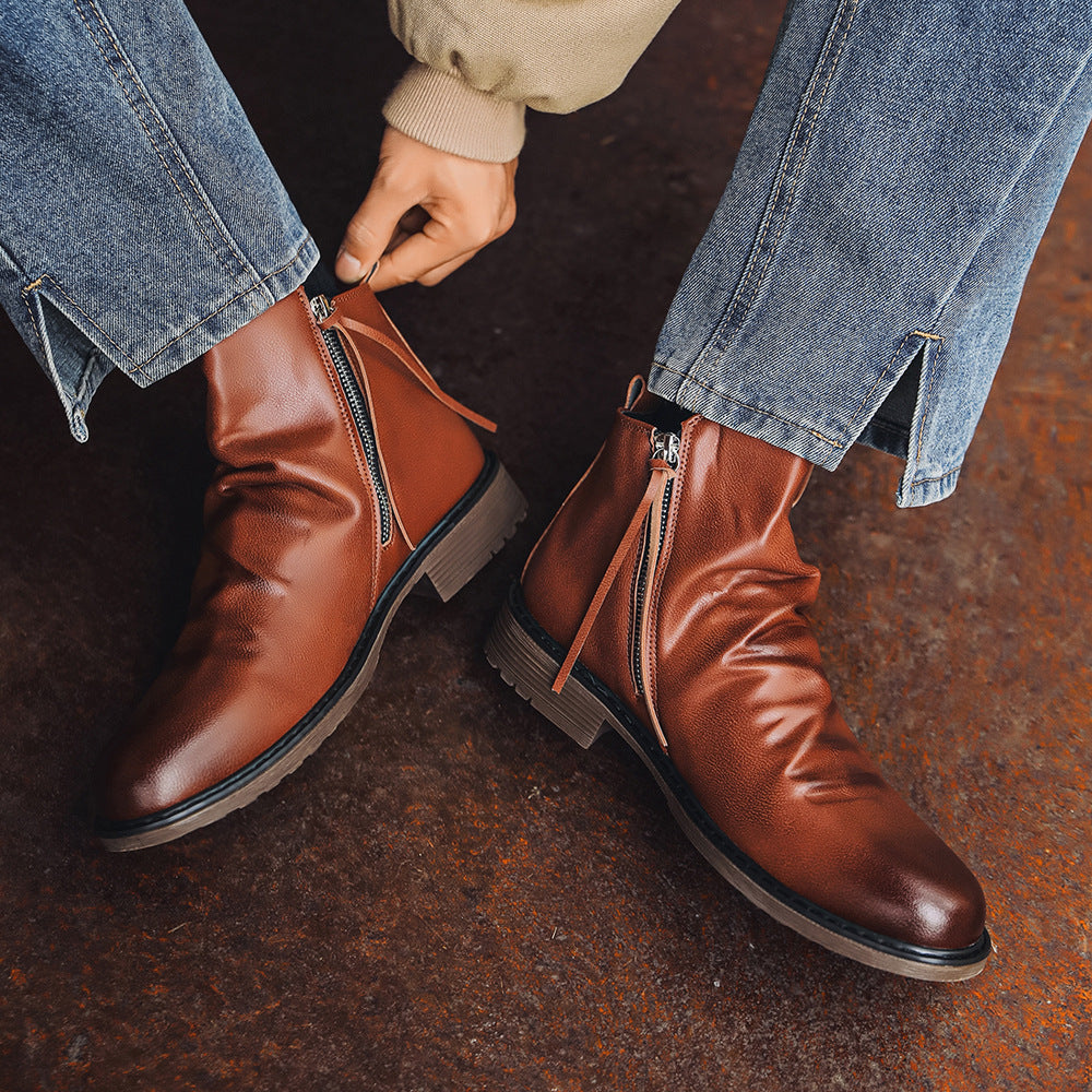 Bottines homme noires élégantes avec fermeture éclair latérale, idéales pour un enfilage rapide, mode masculine.