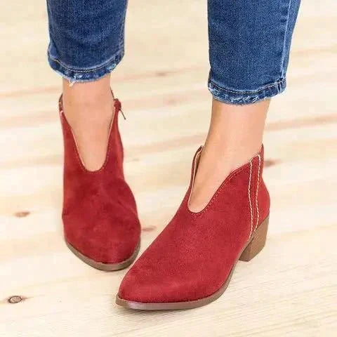 Bottines léopard en nubuck, talon carré, franges.  Chaussures femme élégantes et stylées.