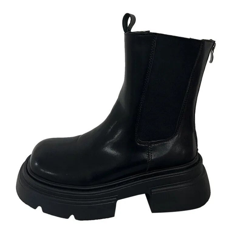 Bottines noires à talon carré en simili cuir pour femmes, élégantes et confortables, idéales automne/hiver.