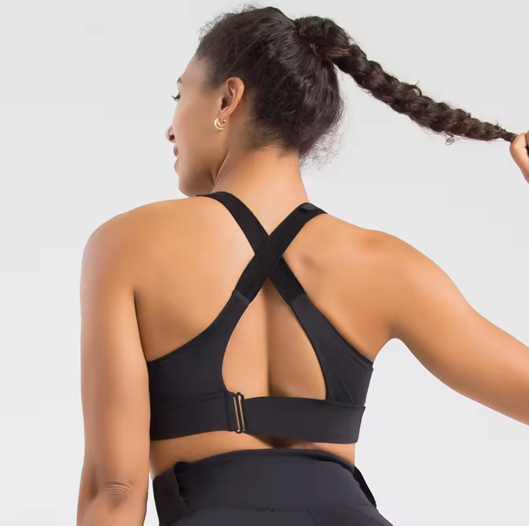 Soutien-gorge sport ajustable, offrant soutien ferme et confort anti-douleur pour femme active.