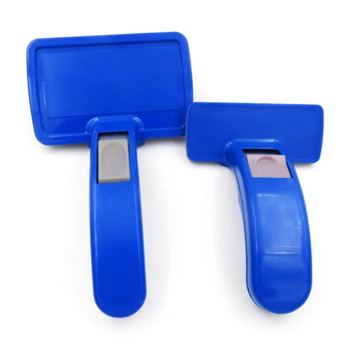 Brosse auto-nettoyante pour animaux. Silicone, poils courts ou longs. Toilettage facile et efficace.