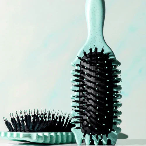 Brosse boucles 3-en-1 : définition, volume, anti-frisottis.  Cheveux ondulés/bouclés.  Design ergonomique.