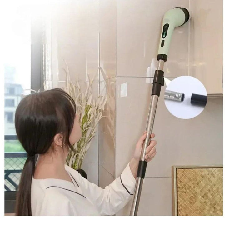 "Brosse de nettoyage automatique 9en1 blanche et verte avec 9 têtes interchangeables pour surfaces variées."