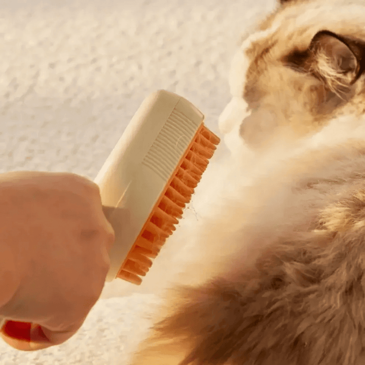 Brosse douce pour animaux, poils blancs et kaki. Démêle et rend le pelage brillant.