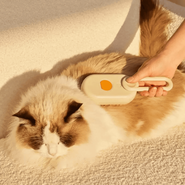 Brosse douce pour animaux, poils blancs et kaki. Démêle et rend le pelage brillant.