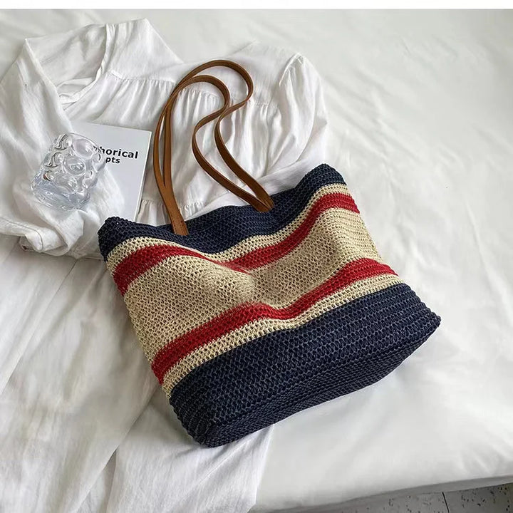 Sac de plage ou ville pour femme: cabas en paille robuste avec finitions en cuir, un indispensable de l'été.