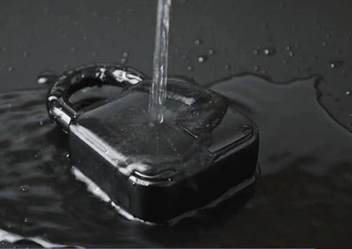 Cadenas biométrique IP65, ouverture empreinte digitale, sécurité sans clé, design compact et robuste.