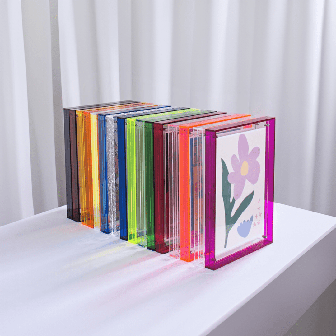 Cadre photo acrylique transparent coloré. Design moderne, élégant.  Parfait pour photos & déco.