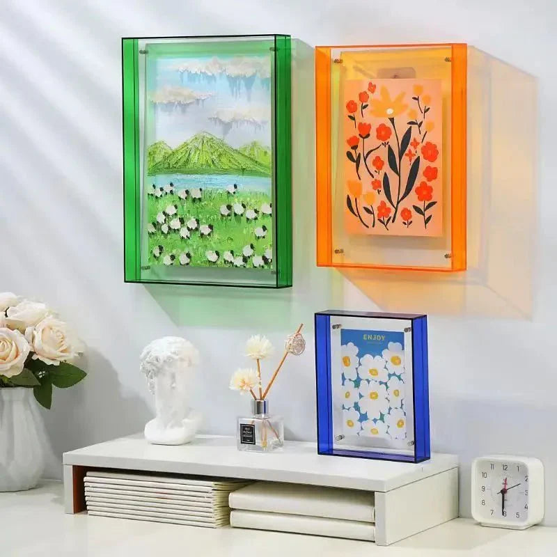 Cadre photo acrylique transparent coloré. Design moderne, élégant.  Parfait pour photos & déco.