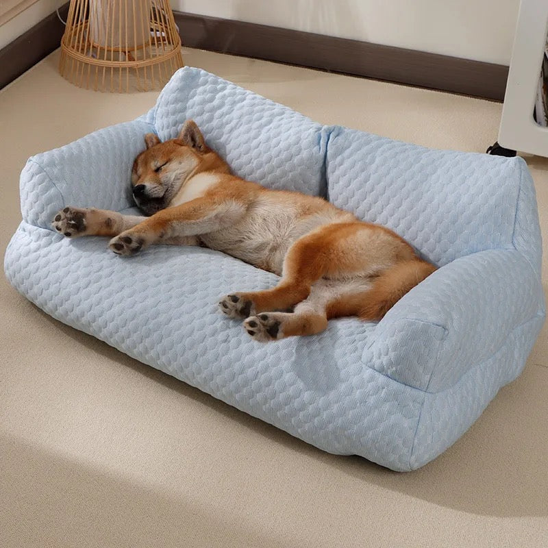 Canapé rafraîchissant pour chien. Coussin confortable et frais pour animaux. Idéal été.