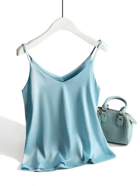 Haut sans manches en soie pour femme, style minimaliste. Débardeur chic à bretelles fines, essentielle garde-robe.