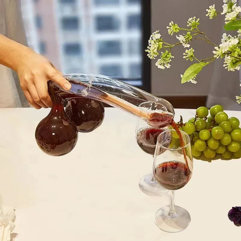 "Carafe en verre transparence cristalline, silhouette moderne, idéale pour whisky et vin, ajout élégance à la dégustation."