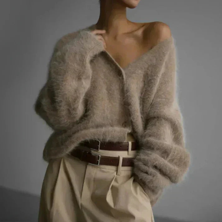Cardigan ample col V femme, uni.  Coupe confortable et élégante pour l'automne.