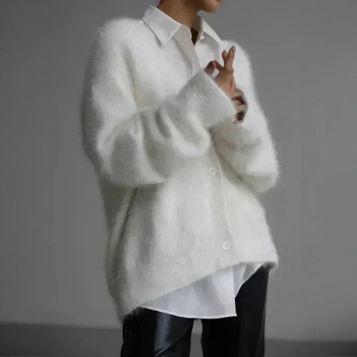 Cardigan ample col V femme, uni.  Coupe confortable et élégante pour l'automne.