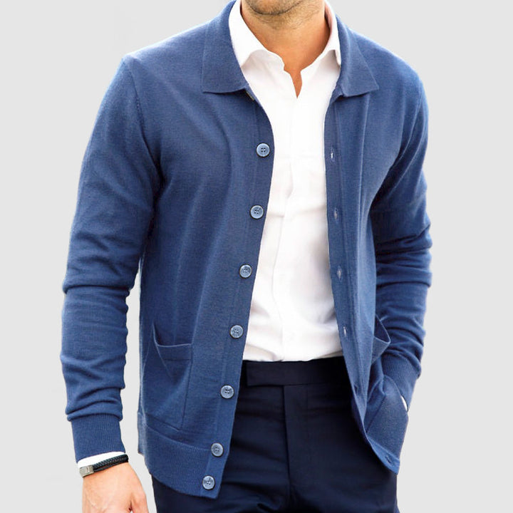 Cardigan cachemire homme, luxe et chaud.  Tricot élégant pour extérieur.