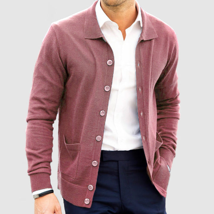 Cardigan cachemire homme, luxe et chaud.  Tricot élégant pour extérieur.