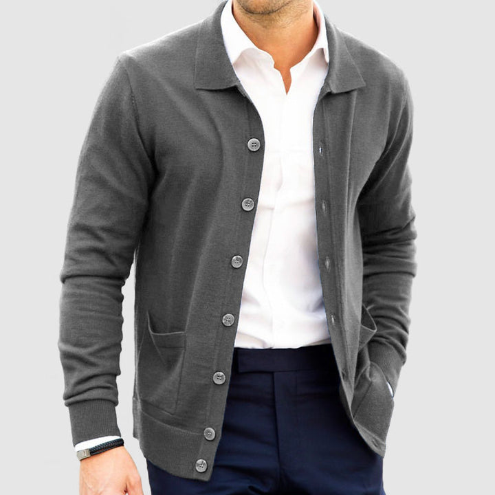 Cardigan cachemire homme, luxe et chaud.  Tricot élégant pour extérieur.