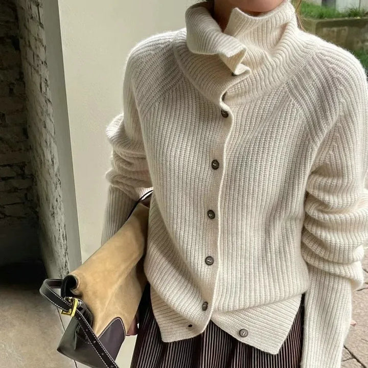 Vêtement femme: cardigan Clara douillet en tricot chaud et élégant pour l'automne-hiver.