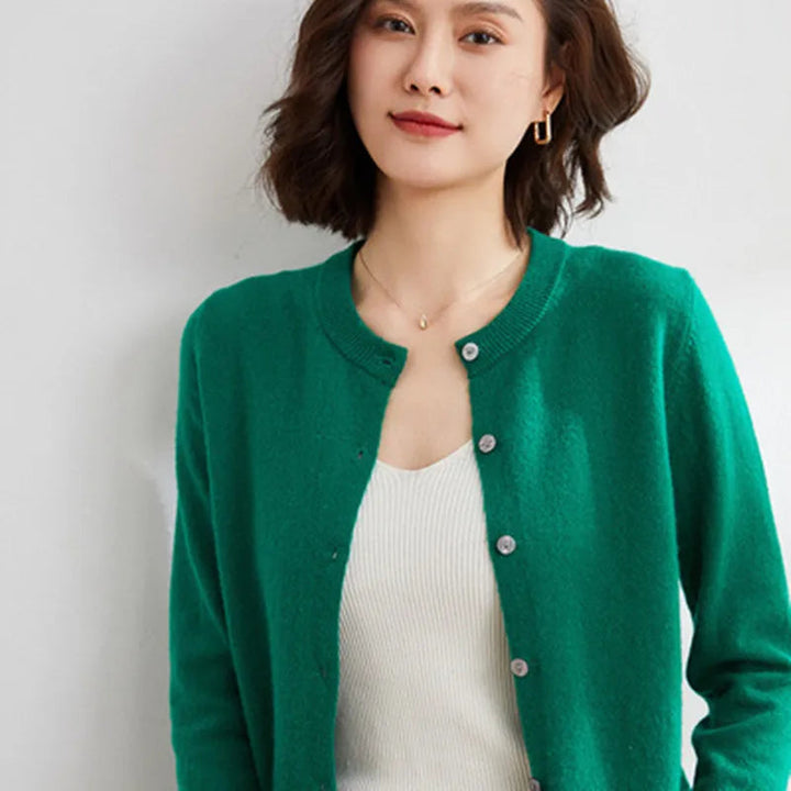 Cardigan classique élégant pour femmes, couleur unie. Idéal automne/hiver. Manches longues chic et intemporelles.