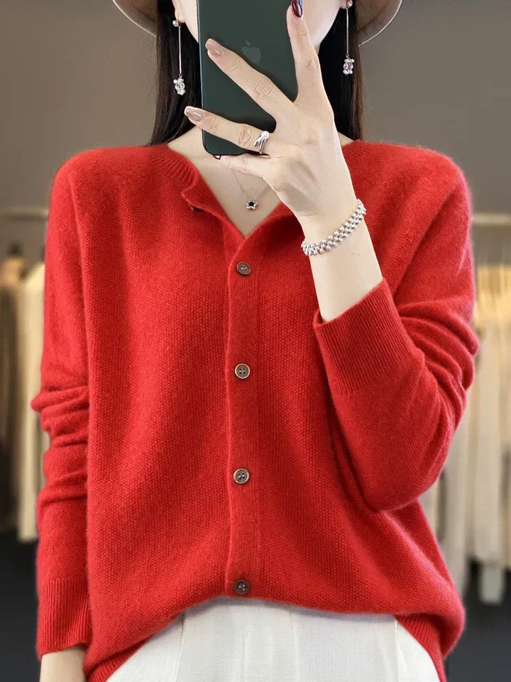 Cardigan élégant, toute saison.  Coupe flatteuse, matière douce.  Parfait pour un look chic et décontracté.