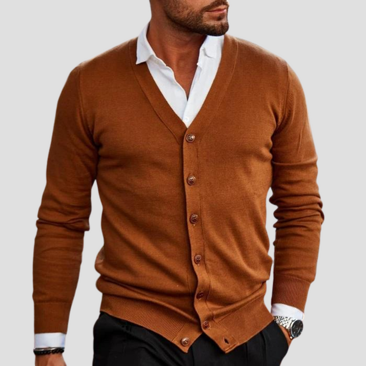 "Cardigan en coton mélangé pour homme, vue de face, col V, coupe ajustée, maille douce et respirante, boutons ton sur ton."