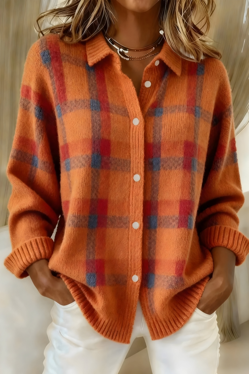 Cardigan femme doux et élégant à carreaux. Idéal mode automne-hiver, très confortable.