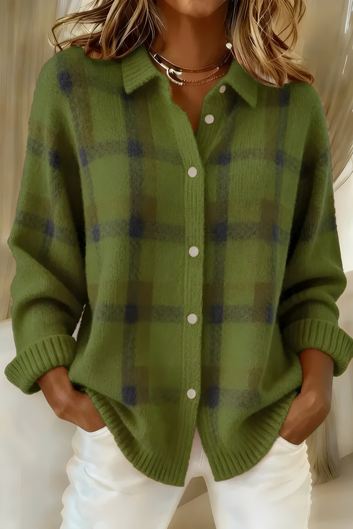 Cardigan femme à carreaux chic et confortable, veste légère idéale pour la mode automne-hiver. Vêtement doux.
